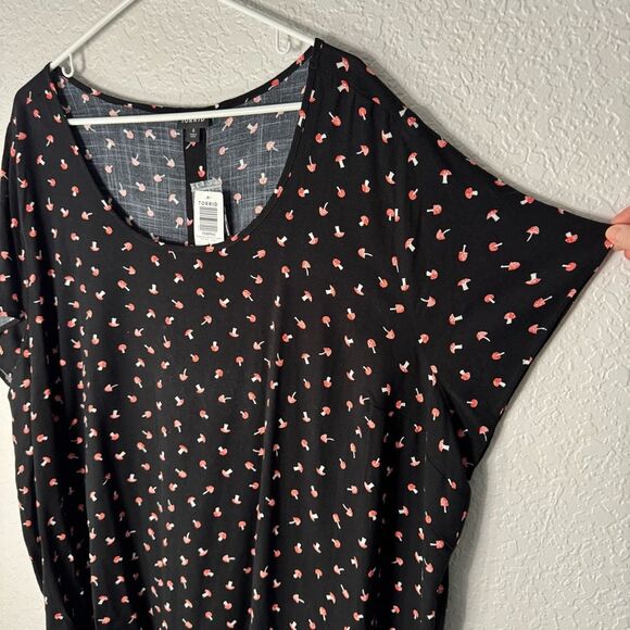 NWT Torrid Abbey Rayon Slub Top Black Scoop Neck Mushroom Print Size 4X Whimsy - Picture 3 of 9